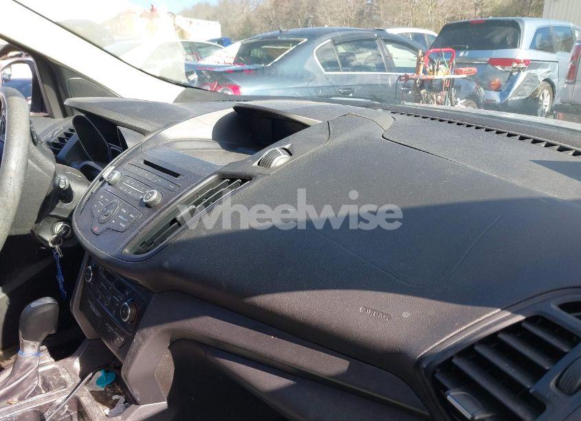 Photo 5 of 2017 Ford Escape SE (VIN 1FMCU9GD6HUD23175)