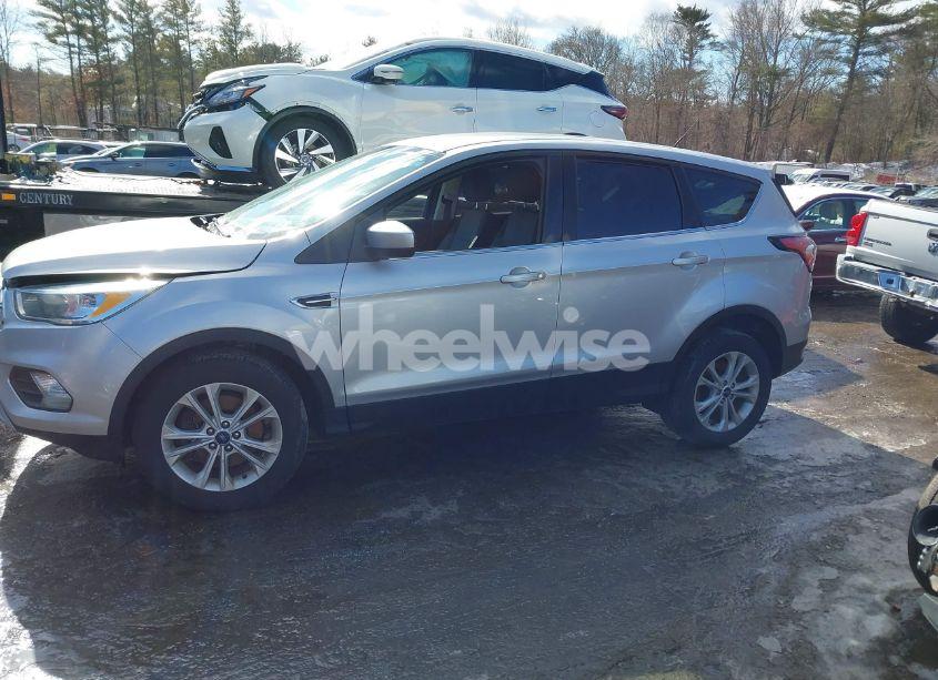 Photo 6 of 2017 Ford Escape SE (VIN 1FMCU9GD6HUD23175)