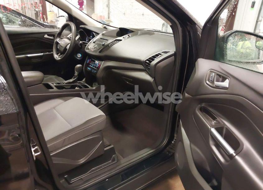 Photo 5 of 2017 Ford Escape SE (VIN 1FMCU9GD6HUD99768)