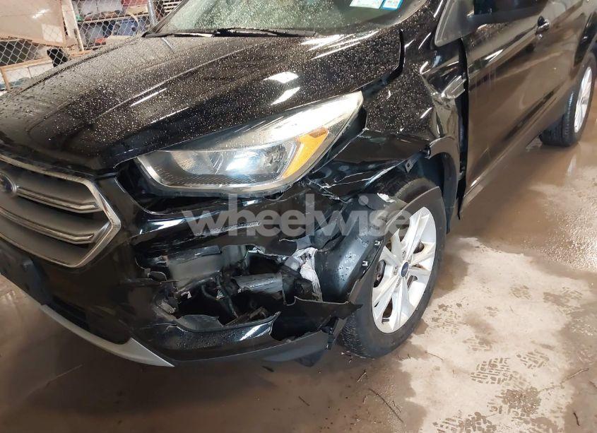 Photo 6 of 2017 Ford Escape SE (VIN 1FMCU9GD6HUD99768)