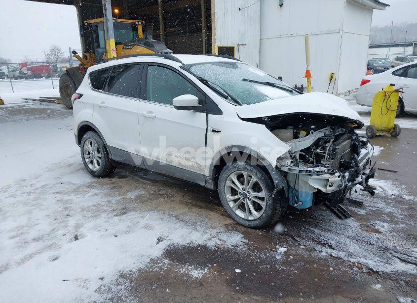 2017 Ford Escape SE (VIN 1FMCU9GD6HUE44756) main photo