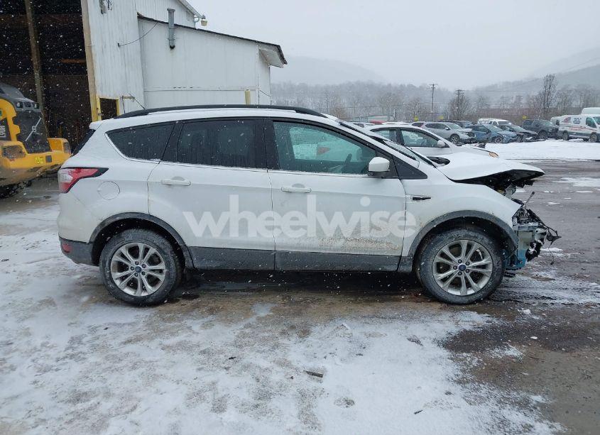 Photo 14 of 2017 Ford Escape SE (VIN 1FMCU9GD6HUE44756)