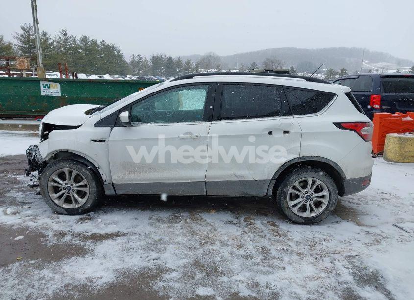 Photo 15 of 2017 Ford Escape SE (VIN 1FMCU9GD6HUE44756)