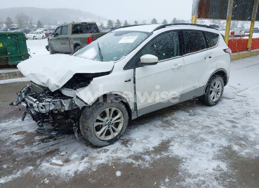 Photo 2 of 2017 Ford Escape SE (VIN 1FMCU9GD6HUE44756)