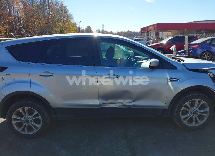 Photo 14 of 2017 Ford Escape SE (VIN 1FMCU9GD6HUE48743)