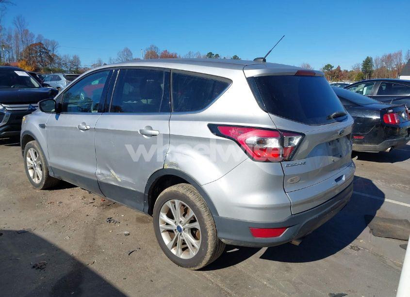 Photo 3 of 2017 Ford Escape SE (VIN 1FMCU9GD6HUE48743)