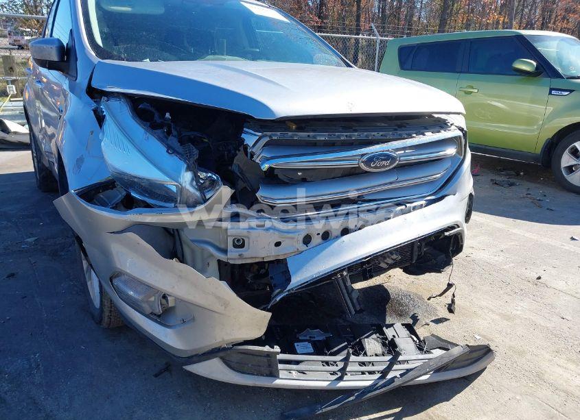 Photo 6 of 2017 Ford Escape SE (VIN 1FMCU9GD6HUE48743)