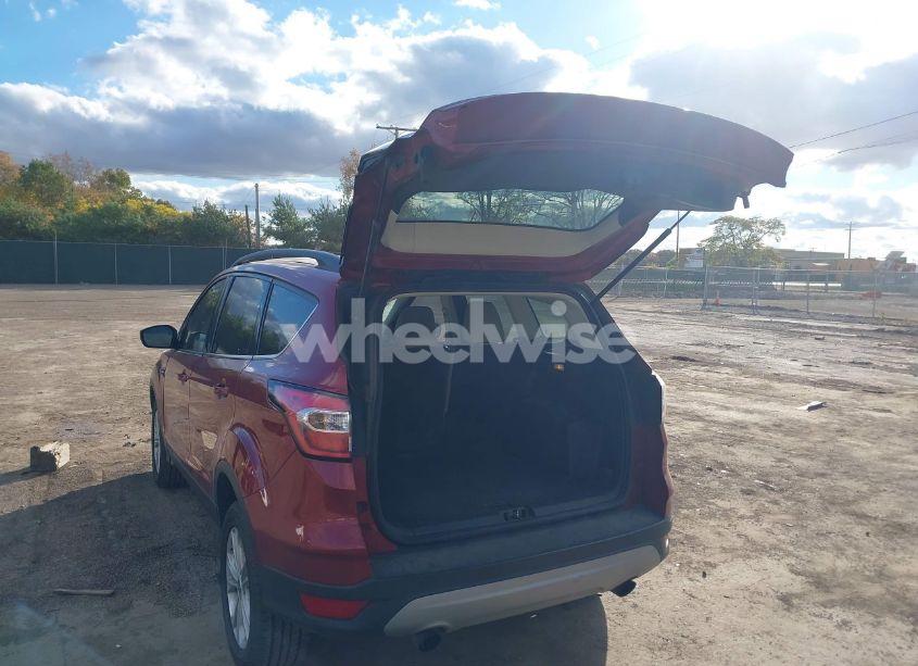 Photo 3 of 2017 Ford Escape SE (VIN 1FMCU9GD6HUE71021)
