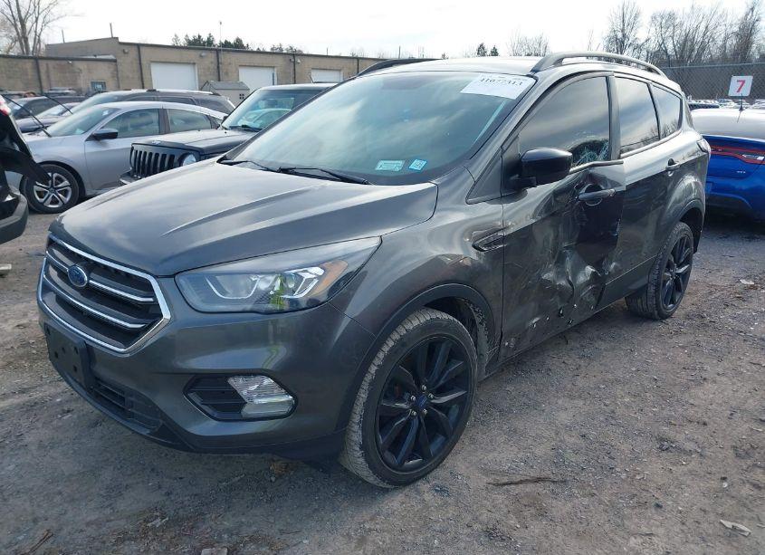Photo 2 of 2017 Ford Escape SE (VIN 1FMCU9GD6HUE89258)
