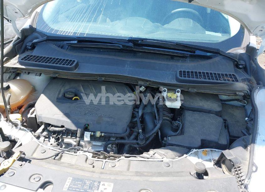 Photo 10 of 2018 Ford Escape SE (VIN 1FMCU9GD6JUA01383)