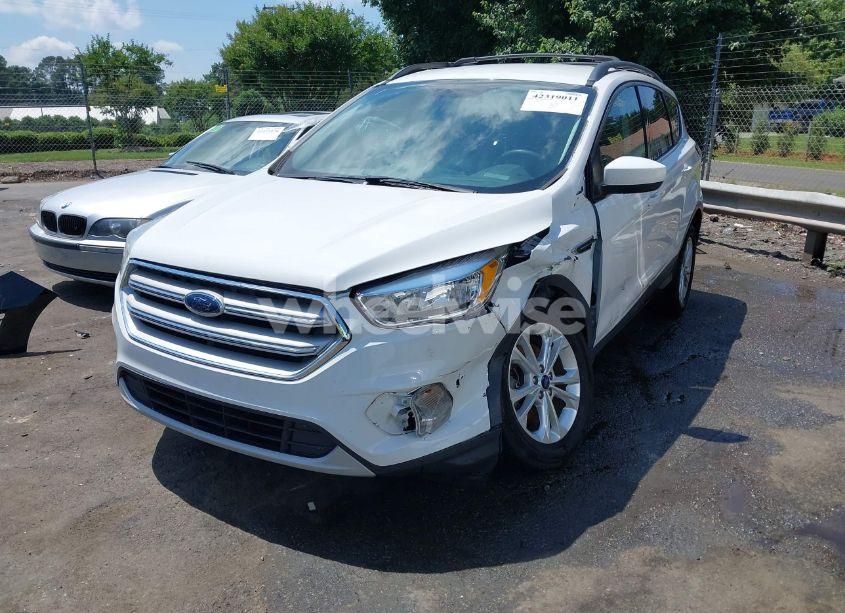 Photo 2 of 2018 Ford Escape SE (VIN 1FMCU9GD6JUA01383)