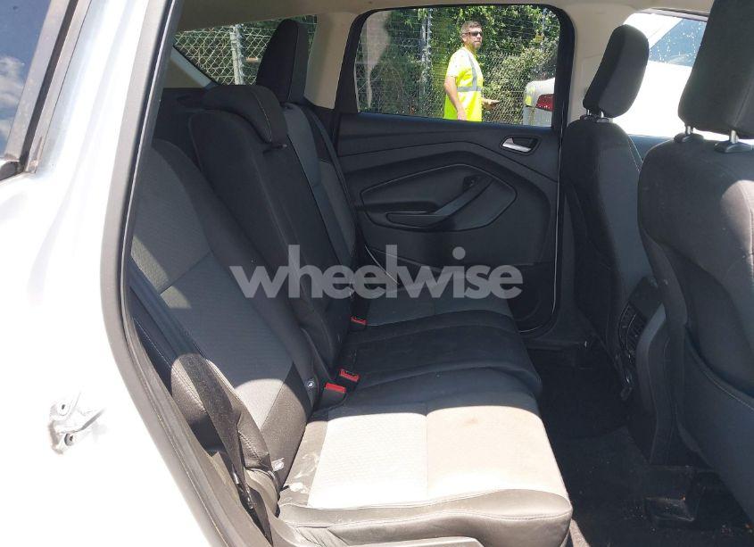 Photo 8 of 2018 Ford Escape SE (VIN 1FMCU9GD6JUA01383)