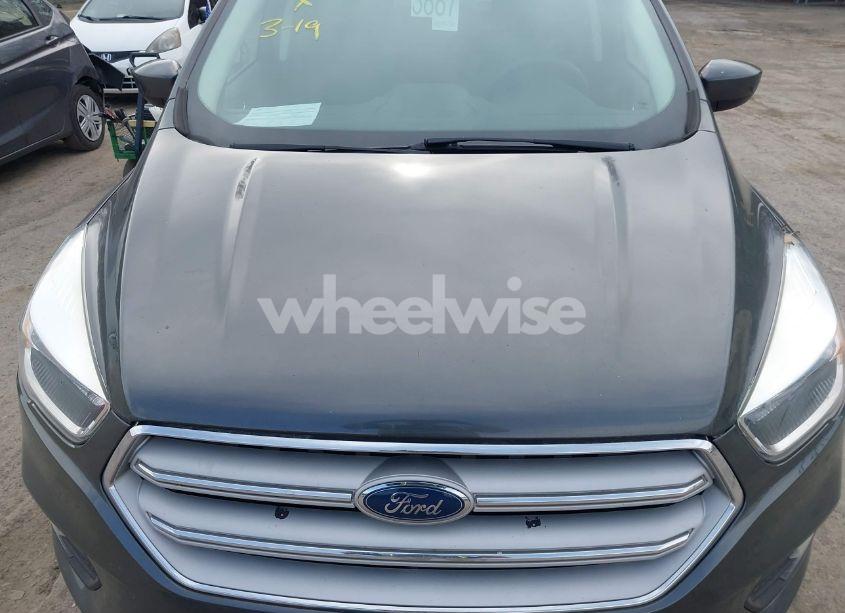 Photo 6 of 2018 Ford Escape SE (VIN 1FMCU9GD6JUA17650)
