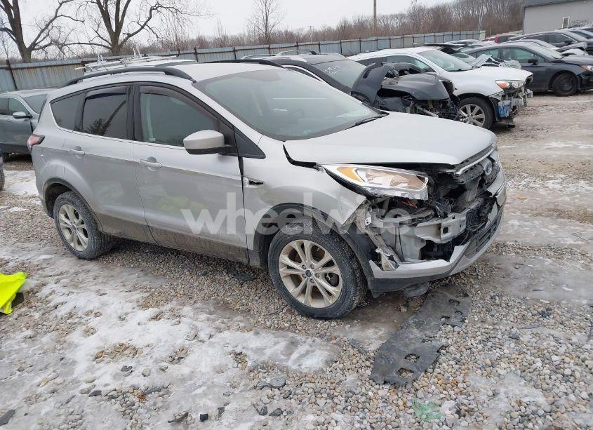 2018 Ford Escape SE (VIN 1FMCU9GD6JUA19253) main photo