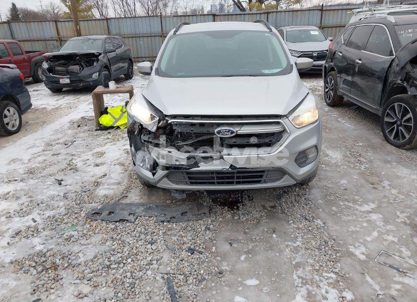 Photo 13 of 2018 Ford Escape SE (VIN 1FMCU9GD6JUA19253)