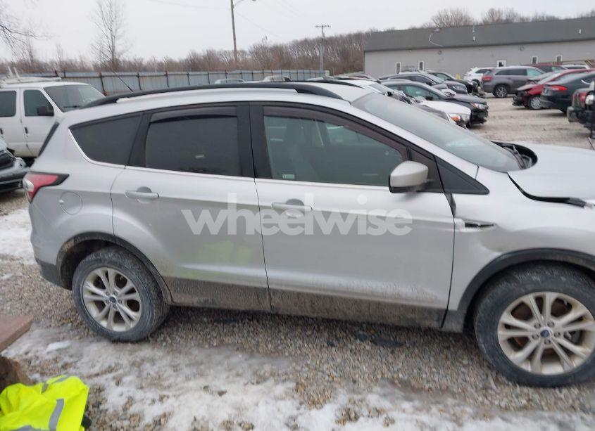 Photo 14 of 2018 Ford Escape SE (VIN 1FMCU9GD6JUA19253)