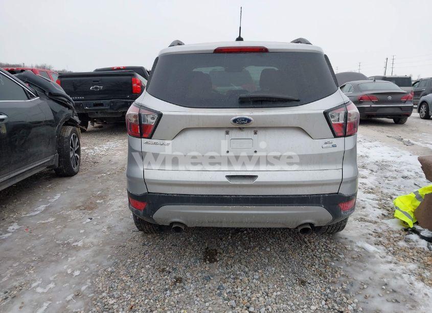 Photo 17 of 2018 Ford Escape SE (VIN 1FMCU9GD6JUA19253)