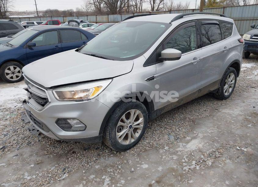 Photo 2 of 2018 Ford Escape SE (VIN 1FMCU9GD6JUA19253)