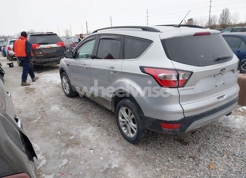Photo 3 of 2018 Ford Escape SE (VIN 1FMCU9GD6JUA19253)