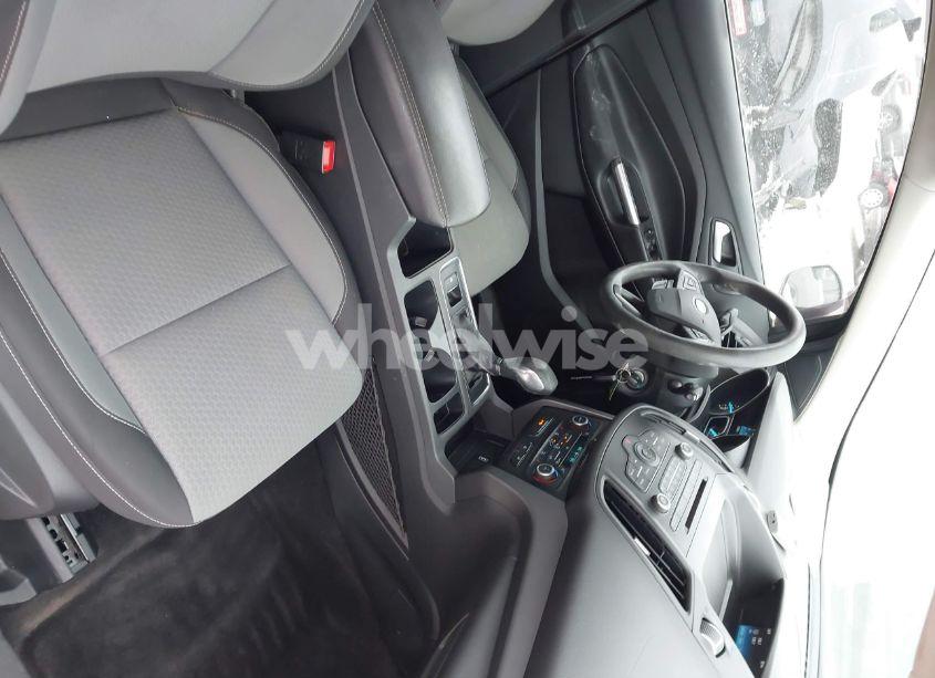 Photo 5 of 2018 Ford Escape SE (VIN 1FMCU9GD6JUA19253)