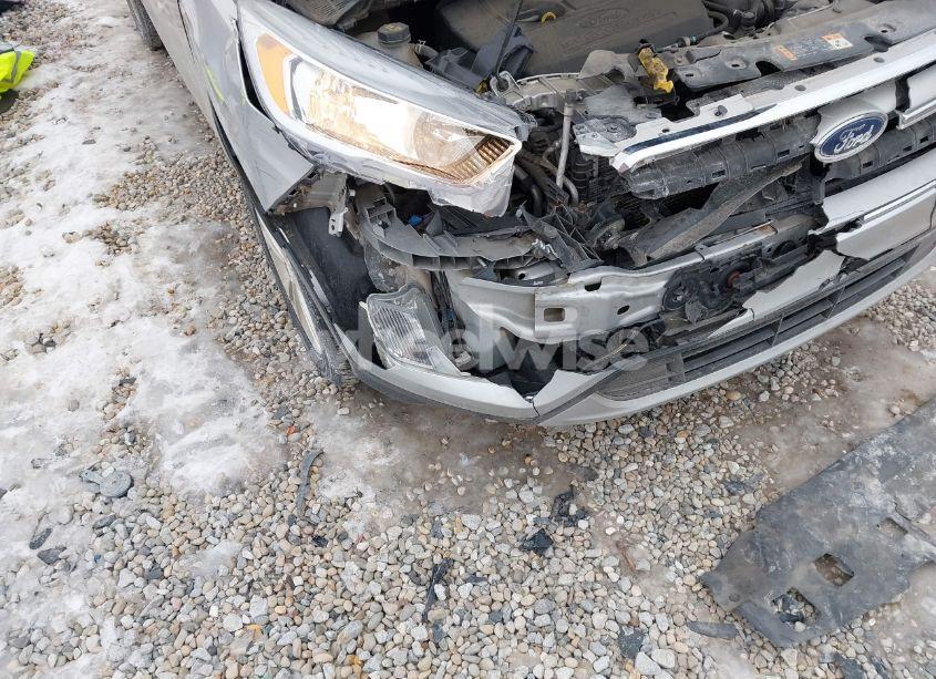 Photo 6 of 2018 Ford Escape SE (VIN 1FMCU9GD6JUA19253)