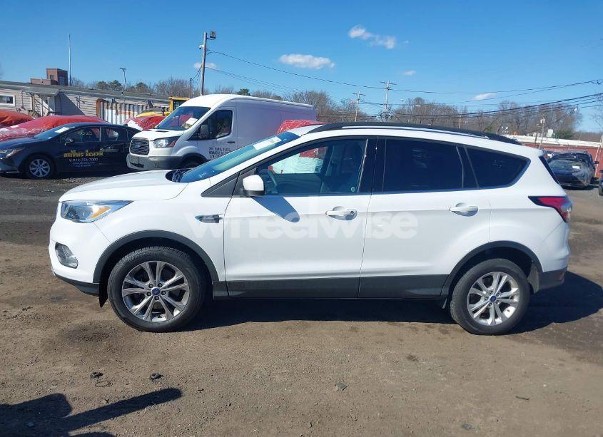 Photo 14 of 2018 Ford Escape SE (VIN 1FMCU9GD6JUA46307)