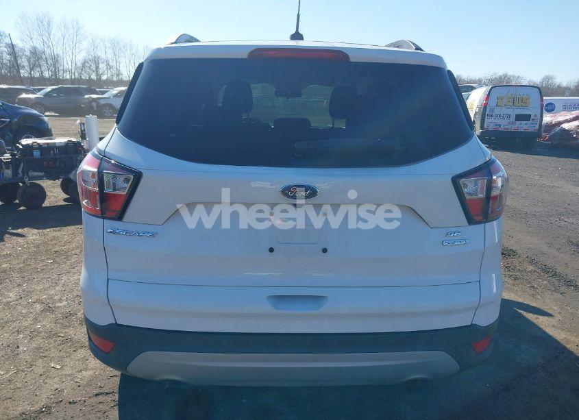 Photo 16 of 2018 Ford Escape SE (VIN 1FMCU9GD6JUA46307)