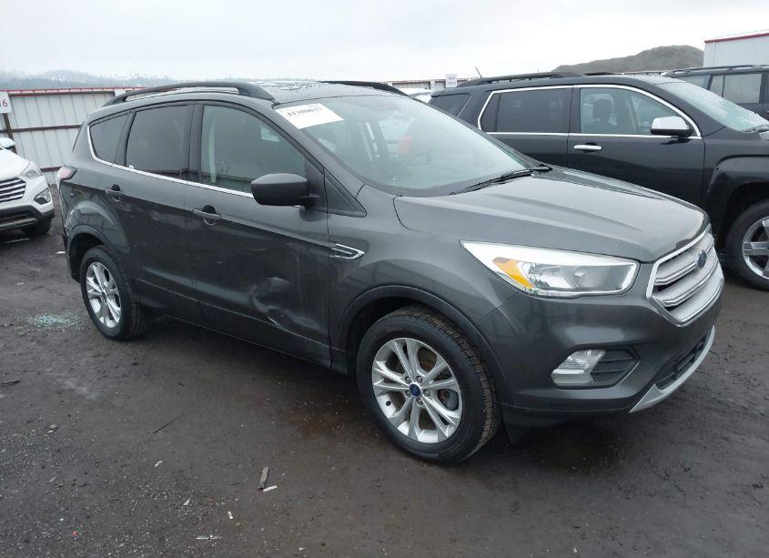 2018 Ford Escape SE (VIN 1FMCU9GD6JUA53385) main photo