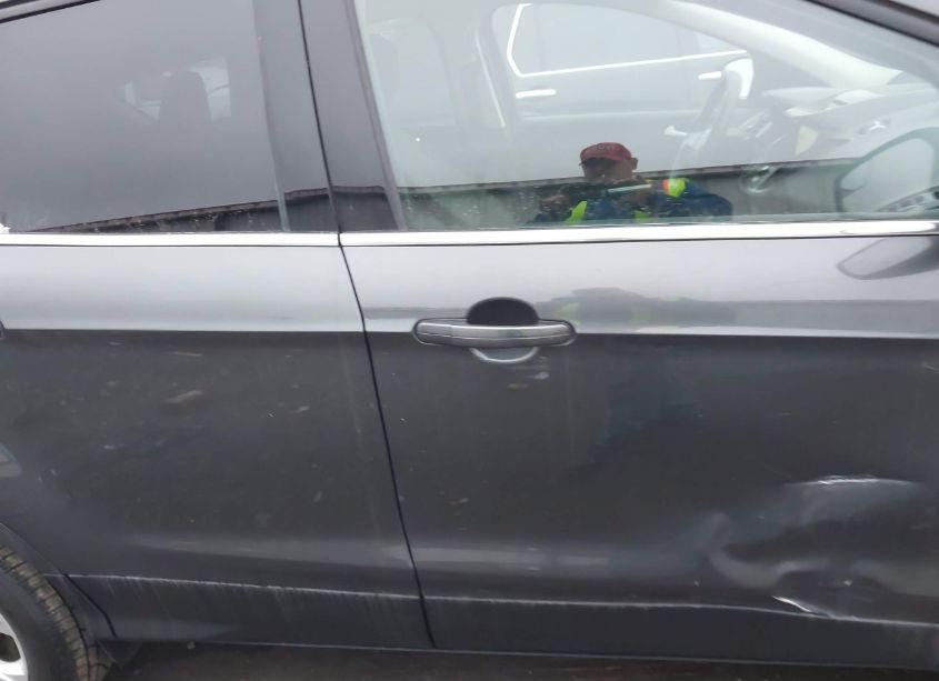 Photo 13 of 2018 Ford Escape SE (VIN 1FMCU9GD6JUA53385)