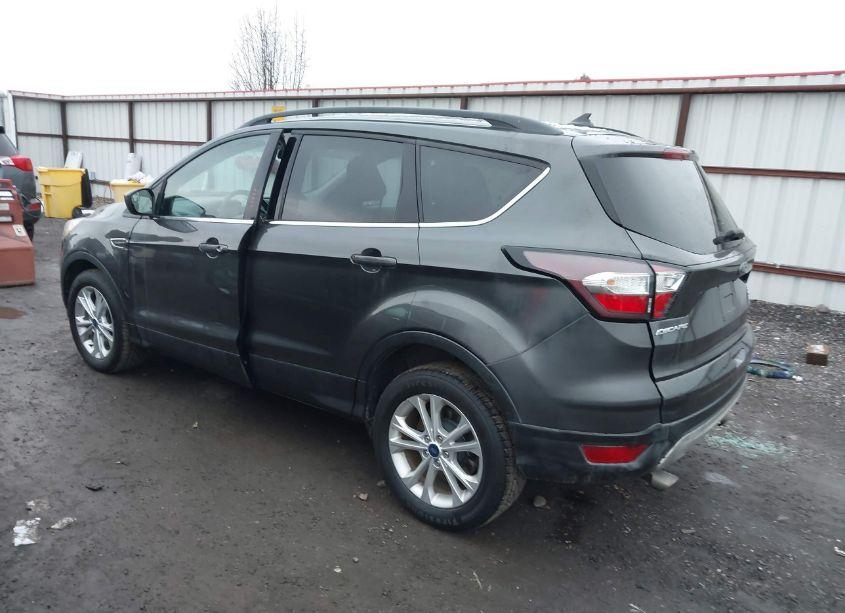 Photo 3 of 2018 Ford Escape SE (VIN 1FMCU9GD6JUA53385)