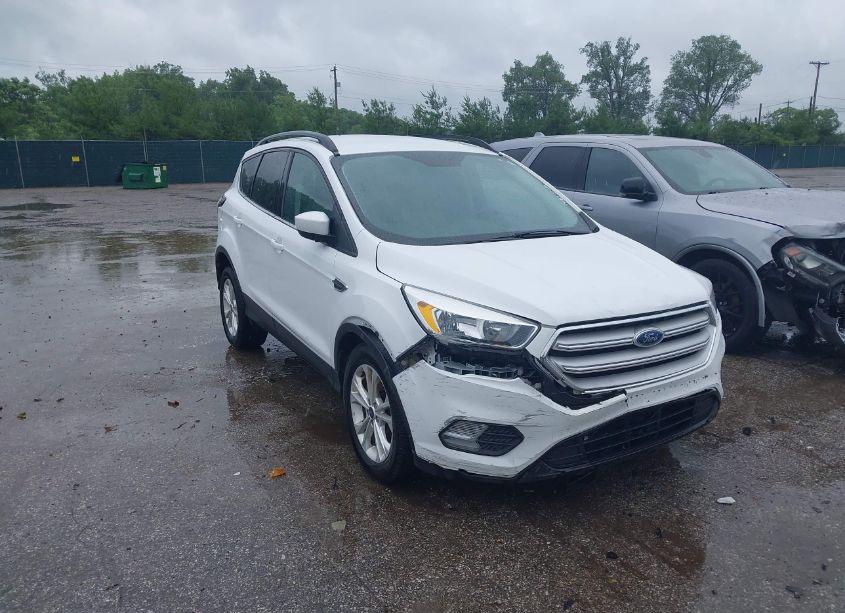 2018 Ford Escape SE (VIN 1FMCU9GD6JUA74804) main photo