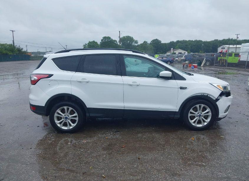 Photo 13 of 2018 Ford Escape SE (VIN 1FMCU9GD6JUA74804)