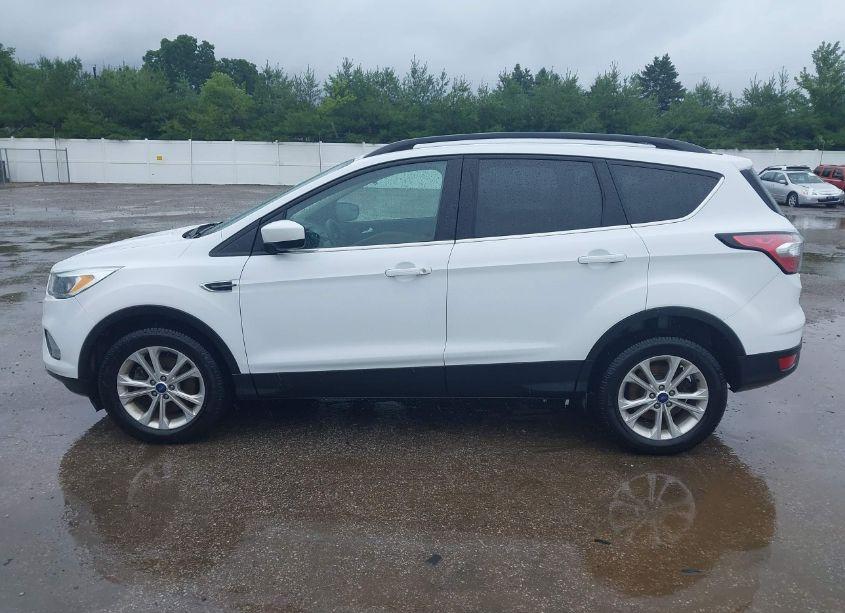 Photo 14 of 2018 Ford Escape SE (VIN 1FMCU9GD6JUA74804)