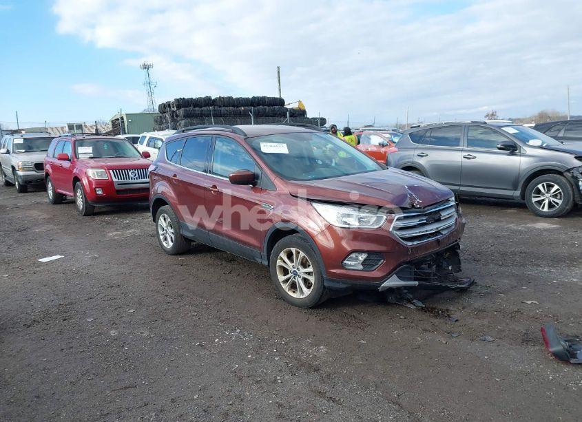 2018 Ford Escape SE (VIN 1FMCU9GD6JUB02732) main photo