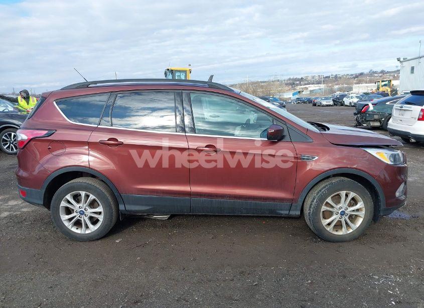 Photo 13 of 2018 Ford Escape SE (VIN 1FMCU9GD6JUB02732)