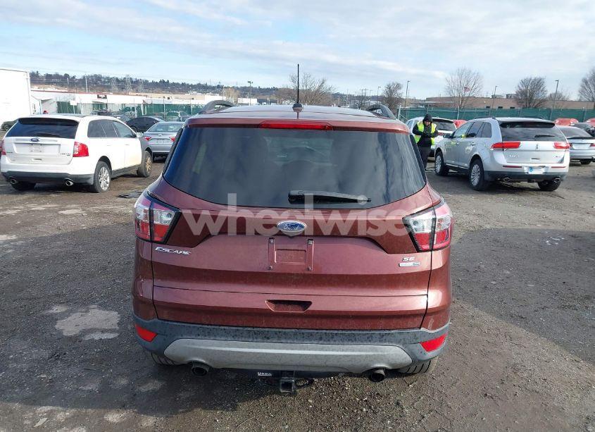 Photo 16 of 2018 Ford Escape SE (VIN 1FMCU9GD6JUB02732)