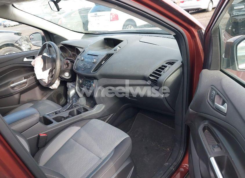 Photo 5 of 2018 Ford Escape SE (VIN 1FMCU9GD6JUB02732)