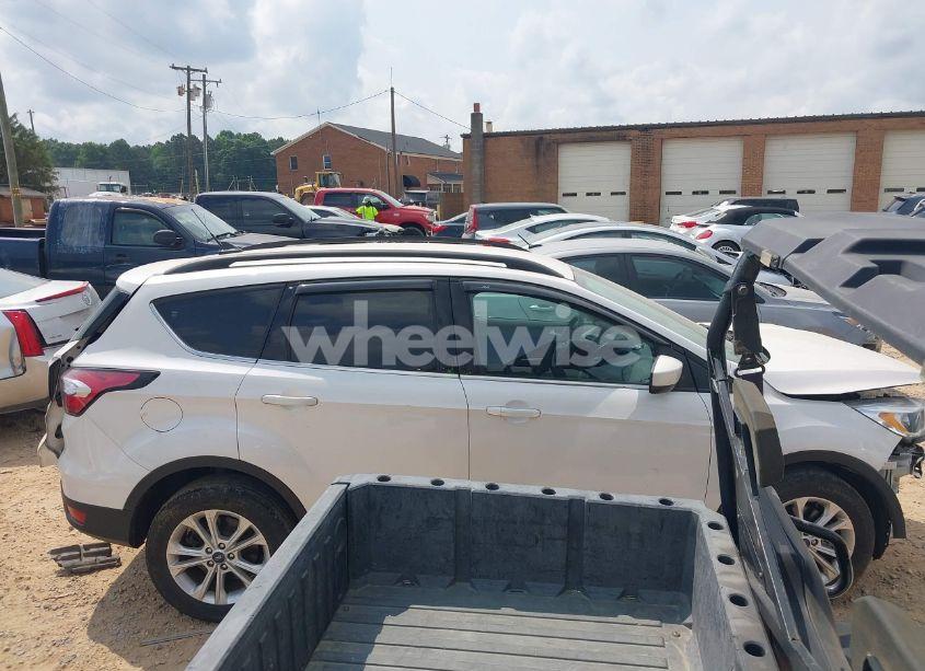 Photo 13 of 2018 Ford Escape SE (VIN 1FMCU9GD6JUC26550)