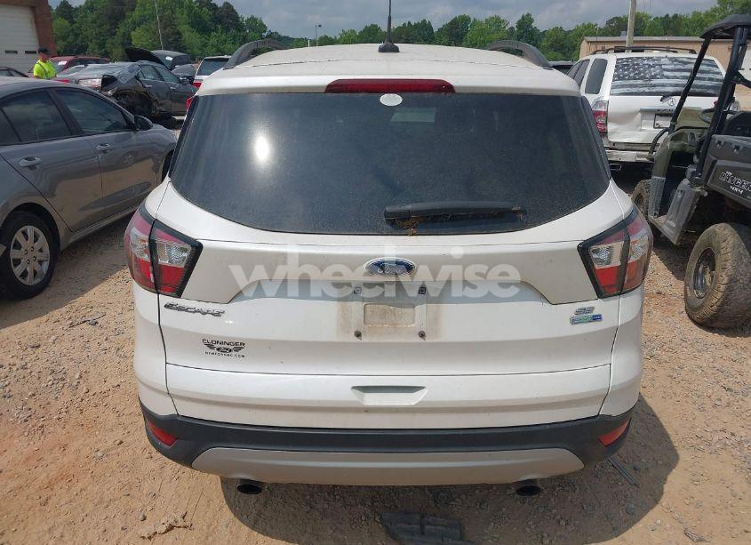 Photo 16 of 2018 Ford Escape SE (VIN 1FMCU9GD6JUC26550)