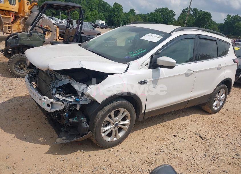 Photo 2 of 2018 Ford Escape SE (VIN 1FMCU9GD6JUC26550)