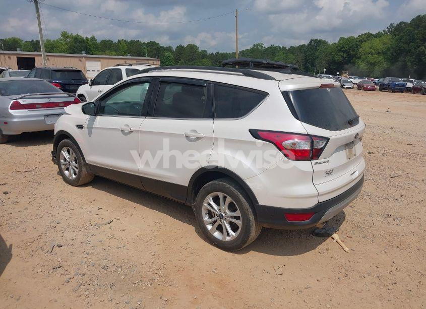 Photo 3 of 2018 Ford Escape SE (VIN 1FMCU9GD6JUC26550)