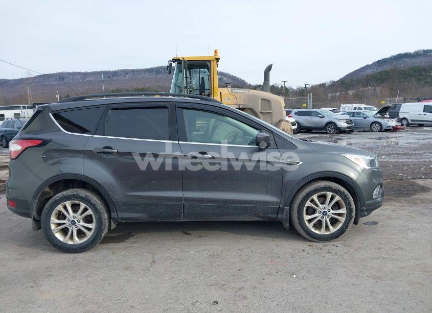 Photo 13 of 2018 Ford Escape SE (VIN 1FMCU9GD6JUC30095)