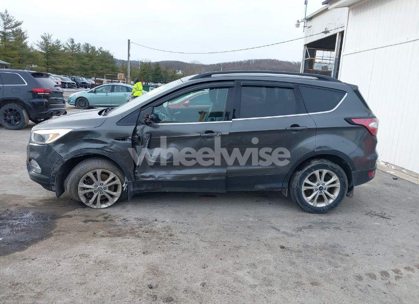 Photo 14 of 2018 Ford Escape SE (VIN 1FMCU9GD6JUC30095)