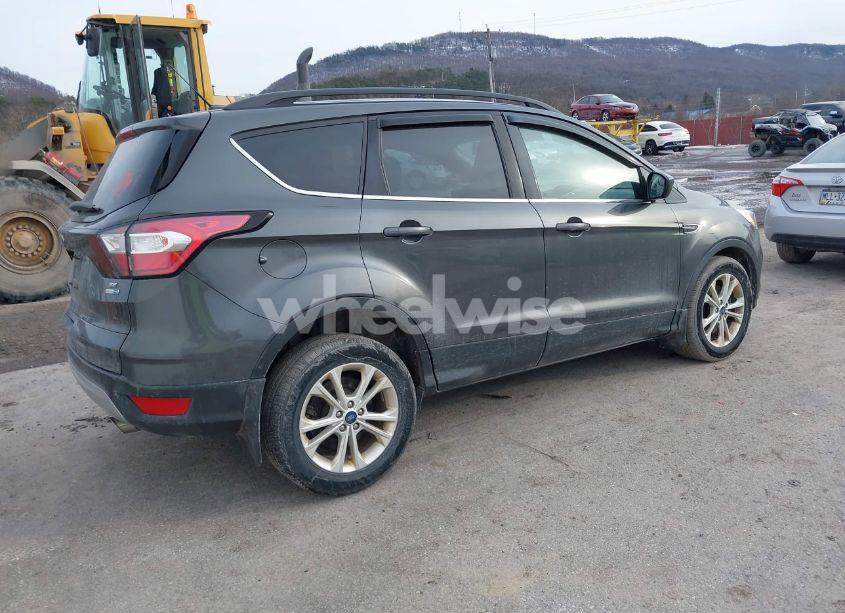 Photo 4 of 2018 Ford Escape SE (VIN 1FMCU9GD6JUC30095)