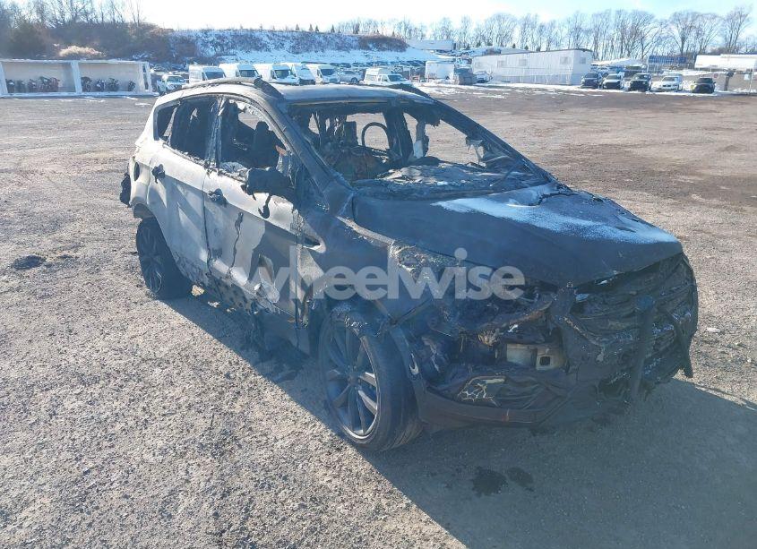 2018 Ford Escape SE (VIN 1FMCU9GD6JUC53926) main photo