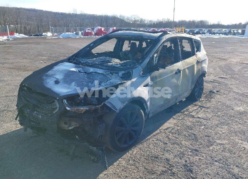 Photo 2 of 2018 Ford Escape SE (VIN 1FMCU9GD6JUC53926)