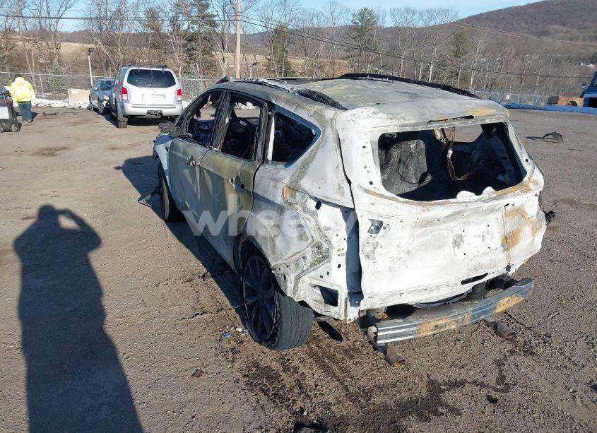 Photo 3 of 2018 Ford Escape SE (VIN 1FMCU9GD6JUC53926)