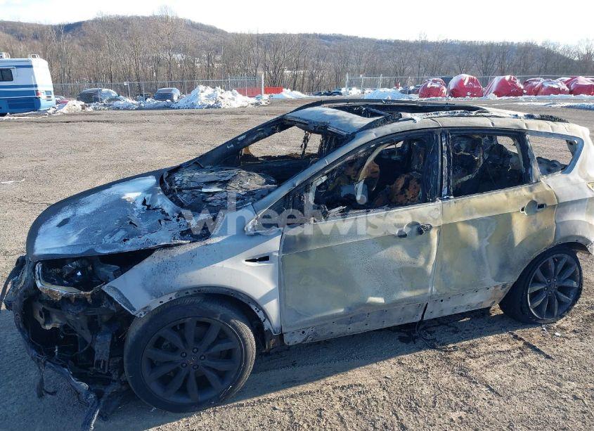 Photo 6 of 2018 Ford Escape SE (VIN 1FMCU9GD6JUC53926)