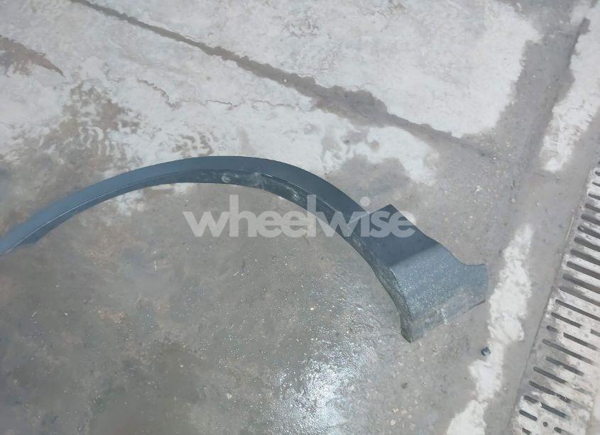 Photo 12 of 2018 Ford Escape SE (VIN 1FMCU9GD6JUC58317)