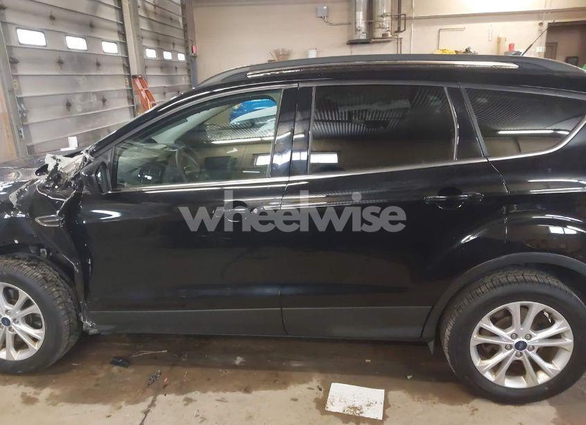 Photo 15 of 2018 Ford Escape SE (VIN 1FMCU9GD6JUC58317)